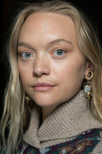 688993197_EtroFall2019Backstage1mtGjtoVj-Ux.thumb.jpg.6956a1fc1e1efe6e6d335d596b2b572c.jpg