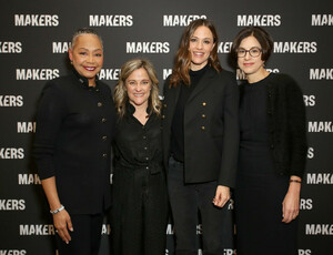 Jennifer+Garner+2019+MAKERS+Conference+Day+IJD7om3uOUGx.jpg