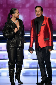 Alicia+Keys+61st+Annual+Grammy+Awards+Inside+0NmkDUIbabkx.jpg