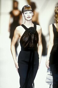 714061349_Valentino1993WomenRTW139.thumb.jpg.f125642cc24d8992b37da99df79db5b1.jpg