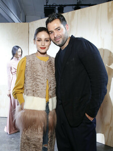 721580458_OliviaPalermoJonathanSimkhaiFrontRowmwh3FPygDXLx.thumb.jpg.548da65d940e1beaa30ea30994a45f8f.jpg