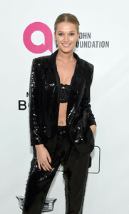 Toni+Garrn+27th+Annual+Elton+John+AIDS+Foundation+iJammbsy_gix.jpg