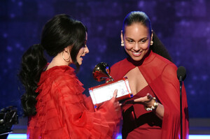 Alicia+Keys+61st+Annual+Grammy+Awards+Inside+ZEQ4QpLhkHJx.jpg