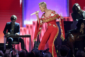 Katy+Perry+61st+Annual+Grammy+Awards+Show+-80kIBj1kunx.jpg