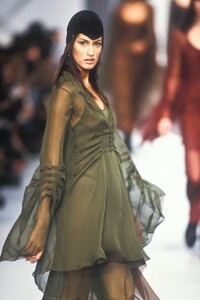 76843608_KarlLagerfeld1993WomenRTW176.thumb.jpg.25919cdf197a8b51959e91ef0c746cb7.jpg