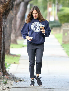 Jennifer+Garner+coffee+boxing+L40813Ydfwox.jpg