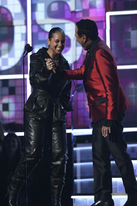 Alicia+Keys+61st+Annual+Grammy+Awards+Show+cVDlZHmmQR2x.jpg