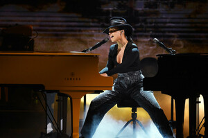 Alicia+Keys+61st+Annual+Grammy+Awards+Inside+JKKRKbs8TkOx.jpg