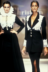 822035280_ChristianDior1993HauteCouture96.thumb.jpg.7ae10239883fbf66ec27c560e588fbb0.jpg