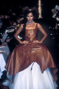 826799260_JeanPaulGaultier1998HauteCouture118.thumb.jpg.173374a3552409486b71e760103c5f4d.jpg