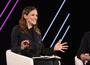 Jennifer+Garner+2019+MAKERS+Conference+Day+piAYxPc8sPwx.jpg