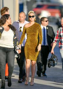 Katy+Perry+All+Gold+Outfit+i4jhyiX47Dfx.jpg