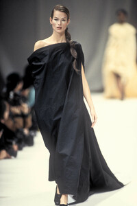 856578527_YohjiYamamoto1993WomenRTW53.thumb.jpg.0d175ed6af335f1eab1130d93546c322.jpg