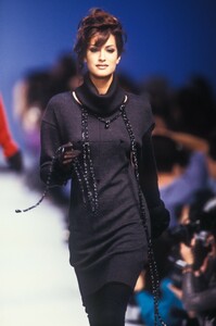 858358303_KarlLagerfeld1992WomenRTW40.thumb.jpg.7c739e96b6618f551fb487fdf0eddfd4.jpg