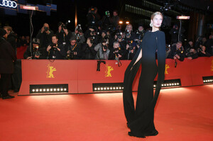 Toni+Garrn+Kindness+Strangers+Premiere+69th+LK-5HkjZHI_x.jpg