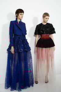 861631239_givenchy-hc-bks-m-rs19-3481(1).thumb.jpg.b4e98c495ae94ca9d3bfab27a4cf8bbf.jpg