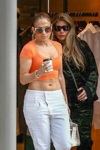          jen150219BZNimage106.jpg