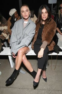 Julia+Restoin+Roitfeld+Rosa+Cha+Front+Row+VliAmPXWJ5Rx.jpg