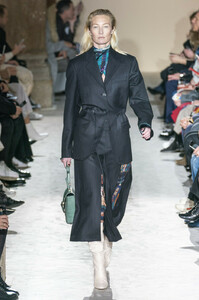 908115868_SalvatoreFerragamoFall2019bnpt5iJYgEcx.thumb.jpg.2833cfde1dda8445c6531339e8bfcd80.jpg