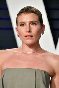 Dree+Hemingway+2019+Vanity+Fair+Oscar+Party+z_3j_eJA7WSx.jpg