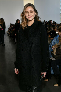 Olivia+Palermo+Self+Portrait+Front+Row+February+YMqwyYvaIwqx.jpg