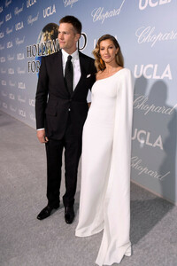 UCLA+IoES+Honors+Barbra+Streisand+Gisele+Bundchen+yDHGt0hDkrjx.jpg