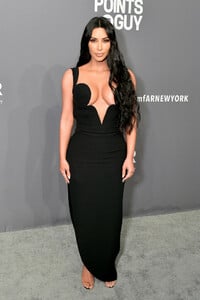 Kim+Kardashian+amfAR+New+York+Gala+2019+Arrivals+_eAX97oG6ngx.jpg