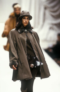 961353457_Fendi1991WomenRTW56.thumb.jpg.eb1c92e2cb243505fed3cfff632dd5b6.jpg