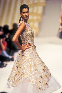 971723624_PierreBalmain1993HauteCouture98.thumb.jpg.1ede0ce9ee569db0506cb276f768571d.jpg