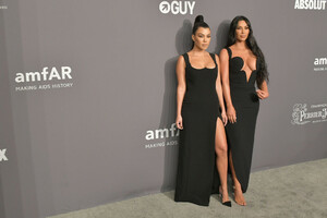 Kim+Kardashian+amfAR+New+York+Gala+2019+Arrivals+IO3k4XGd0E3x.jpg