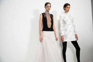 977816440_givenchy-hc-bks-m-rs19-3642(1).thumb.jpg.ca3d9b6eb7fc435e8ed45da850eeac33.jpg