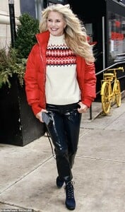 9780834-6701549-So_trendy_She_teamed_the_look_with_a_red_puffer_jacket_and_a_pai-m-33_1550103861076.jpg