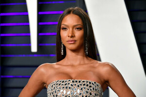 990078678_LaisRibeiro2019VanityFairOscarParty-Kx2jLKl9YPx.thumb.jpg.1ecd977d8ede701e80966a19a24845a0.jpg