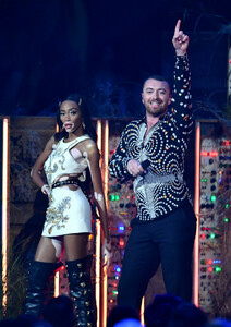 Winnie+Harlow+BRIT+Awards+2019+Show+MRgmBTJVn58x.jpg