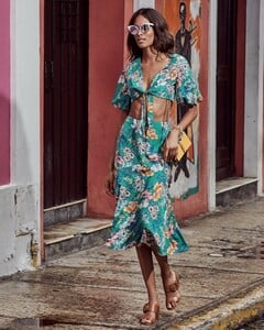 Aidan-Aidan-Mattox-Floral-Spring-Dresses02.thumb.jpg.1629291f76897245bd2b48c82be46fcf.jpg