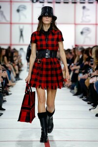 Dior-RTW-FW19-Paris-8999.thumb.jpg.bc08cfc76af13c9c0d2a3c3cdb21547c.jpg