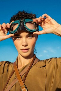 Elizaveta-Porodina-for-Conde-Nast-Traveller-with-Jena-Goldsack-3-698x1024.thumb.jpg.58c641a3055d50f072a7e4d793a68267.jpg