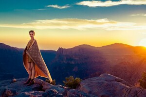 Elizaveta-Porodina-for-Conde-Nast-Traveller-with-Jena-Goldsack-5.thumb.jpg.8220ee420224fe061166631a8ccddb49.jpg