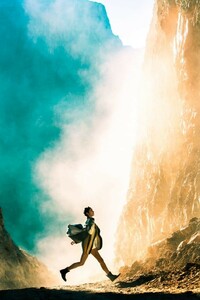 Elizaveta-Porodina-for-Conde-Nast-Traveller-with-Jena-Goldsack-7-683x1024.thumb.jpg.af6d2e0a5b23205e12c0a3c480997ffa.jpg