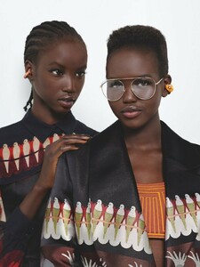 Fendi-Spring-Summer-2019-Campaign08.thumb.jpg.b15905043d237cc7d3fe9d1f6f5df730.jpg