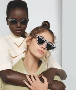 Fendi-Spring-Summer-2019-Campaign15.thumb.jpg.5755eeed2ee0a6c7cd66a6d6fccc8f15.jpg