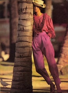 Feurer_Vogue_US_April_1985_04.thumb.jpg.29bf0e7ffaa5286c4b450e0d8c3722df.jpg