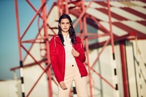 Guy-Lowndes-for-s-Oliver-Spring-2019-with-Zoe-Barnard-and-Bo-Develius-10.thumb.jpg.3adef682163cf864a17dd3dde7bfcf44.jpg
