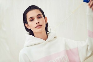 Guy-Lowndes-for-s-Oliver-Spring-2019-with-Zoe-Barnard-and-Bo-Develius-12.thumb.jpg.422761889df4b0ab5c2877b1932ef531.jpg