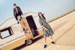 Guy-Lowndes-for-s-Oliver-Spring-2019-with-Zoe-Barnard-and-Bo-Develius-19.thumb.jpg.7c538a89b0c10b1dbfb7e378ddab0a6f.jpg