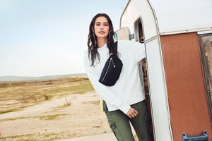 Guy-Lowndes-for-s-Oliver-Spring-2019-with-Zoe-Barnard-and-Bo-Develius-23.thumb.jpg.1459b574879996a7a9119ab1c3a3d909.jpg