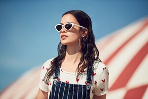 Guy-Lowndes-for-s-Oliver-Spring-2019-with-Zoe-Barnard-and-Bo-Develius-6.thumb.jpg.5268512110da4283e04f4f79980bd01e.jpg