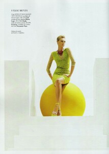 HarpersBazaarBR_November2011_AjustesGraficos_01.jpg