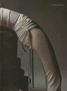 HarpersBazaarUS_April2004_DrewBarrymore_06.jpg