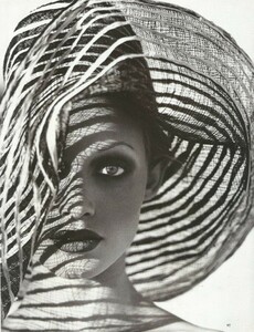 HarpersBazaarUS_June1993_TheBiggerHat_04.jpg